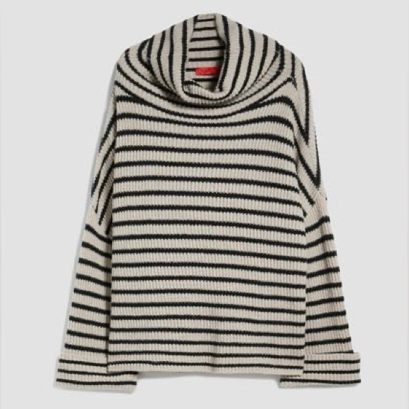 100% Cashmere Oversized Striped Turtleneck Sweater - Picture 4 of 9